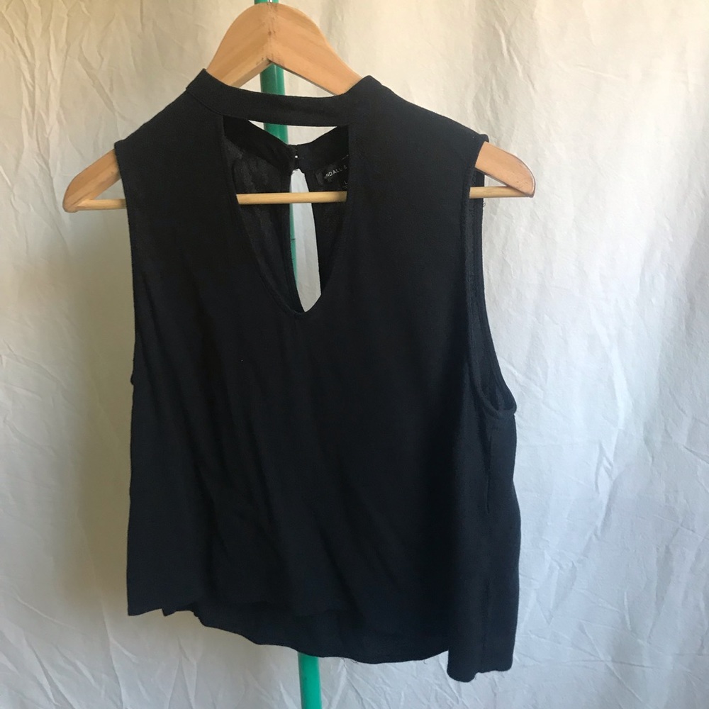 Women’s choker-neck tank top